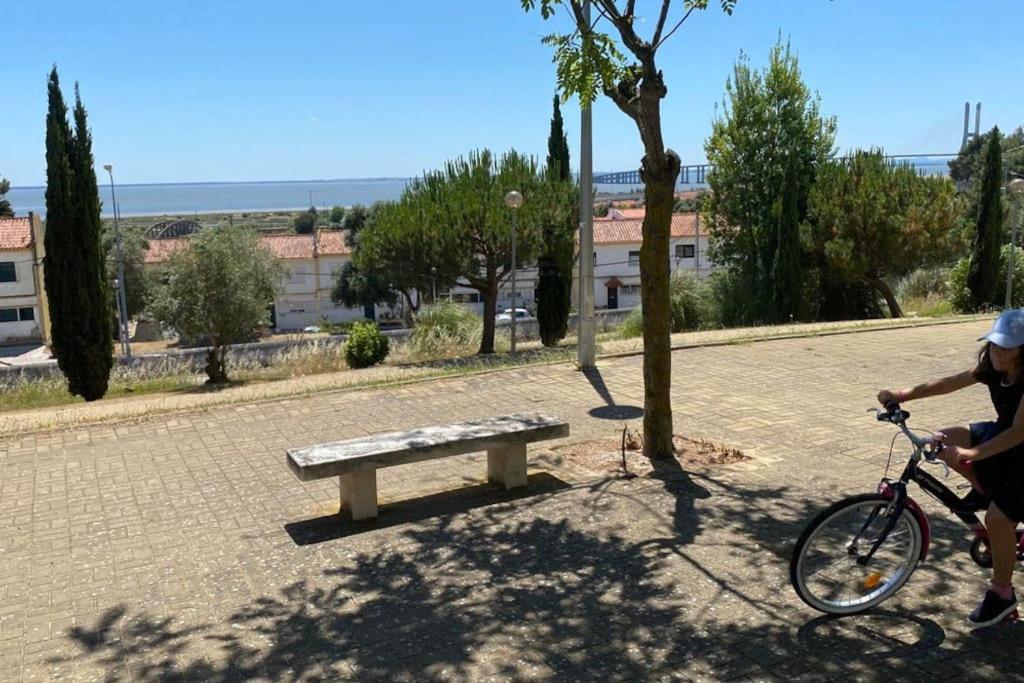 Готель Quarto Duplo Parque Tejo, Com Wc Bobadela Екстер'єр фото